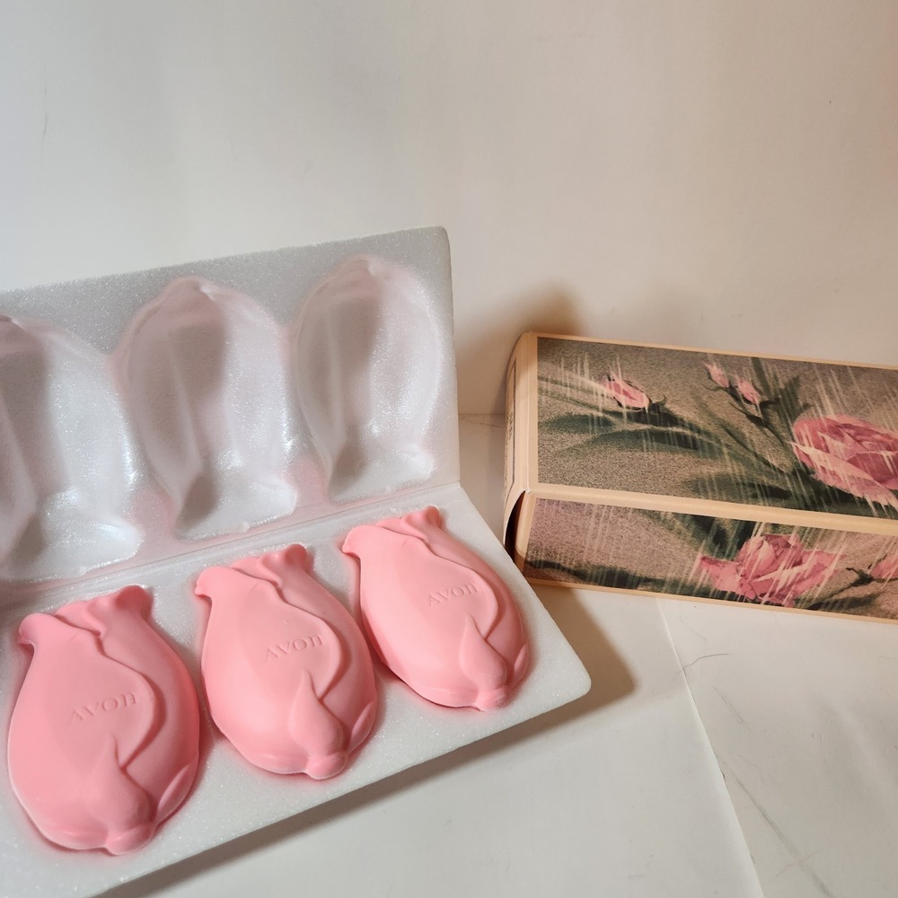Vintage Avon Touch of Roses Perfumed Soap Set 3 Pink Rosebud Guest Soaps New Box